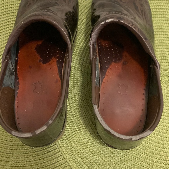 Women’s Dansko Clogs-Leather-Shine- Pattern-Size 38- Good Condition w/some Flaws - Picture 12 of 15